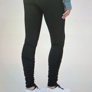Black Lululemon Leggings with ruched legs size2